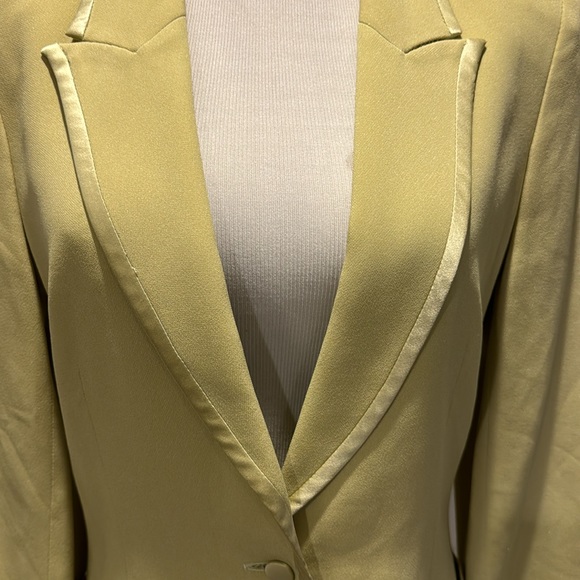 Valentino Miss V in EUC Green lined Blazer with Satin Trim/ Buttons. - Picture 9 of 11